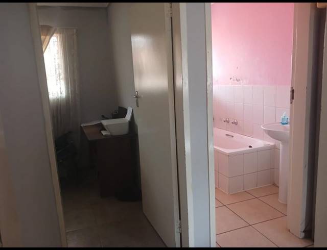 3 BEDROOM HOUSE FOR SALE IN CLAYVILLE